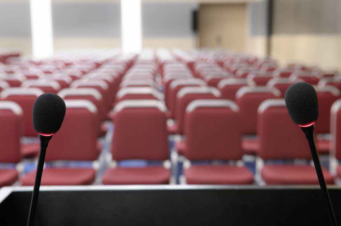 Revolutionising the Classroom: How the Lectrum Classic Lectern Enhances Teaching and Learning